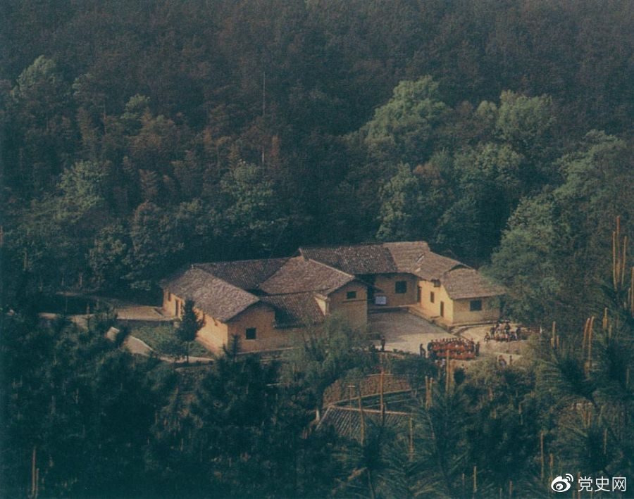 毛澤東故居&mdash;&mdash;湖南省湘潭縣韶山沖上屋場。1893年12月26日，毛澤東在這里誕生。